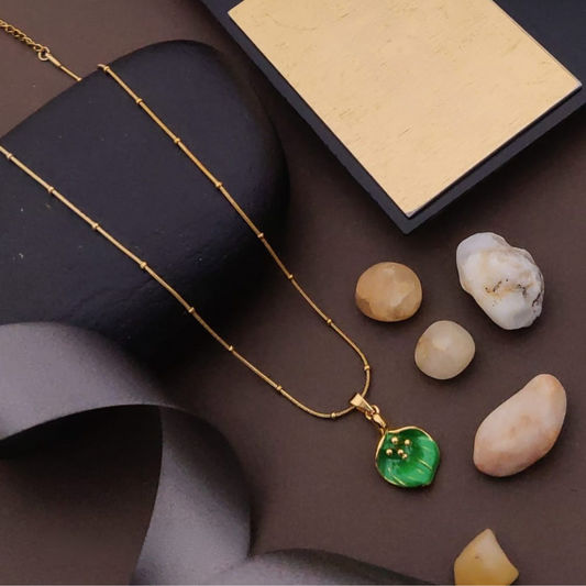 Leaf Pendant Necklace