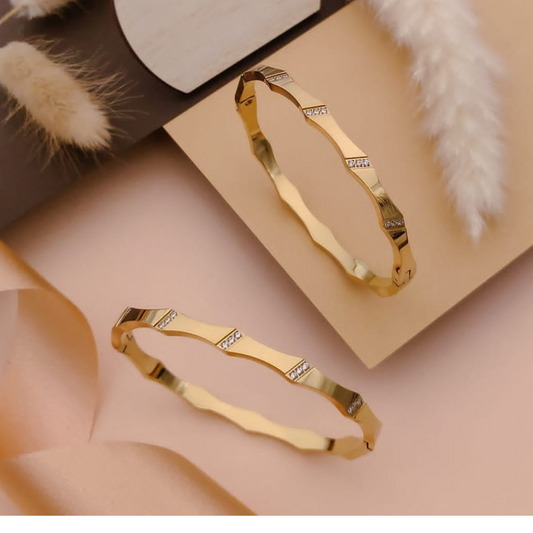 Veloura Elegance Bangle