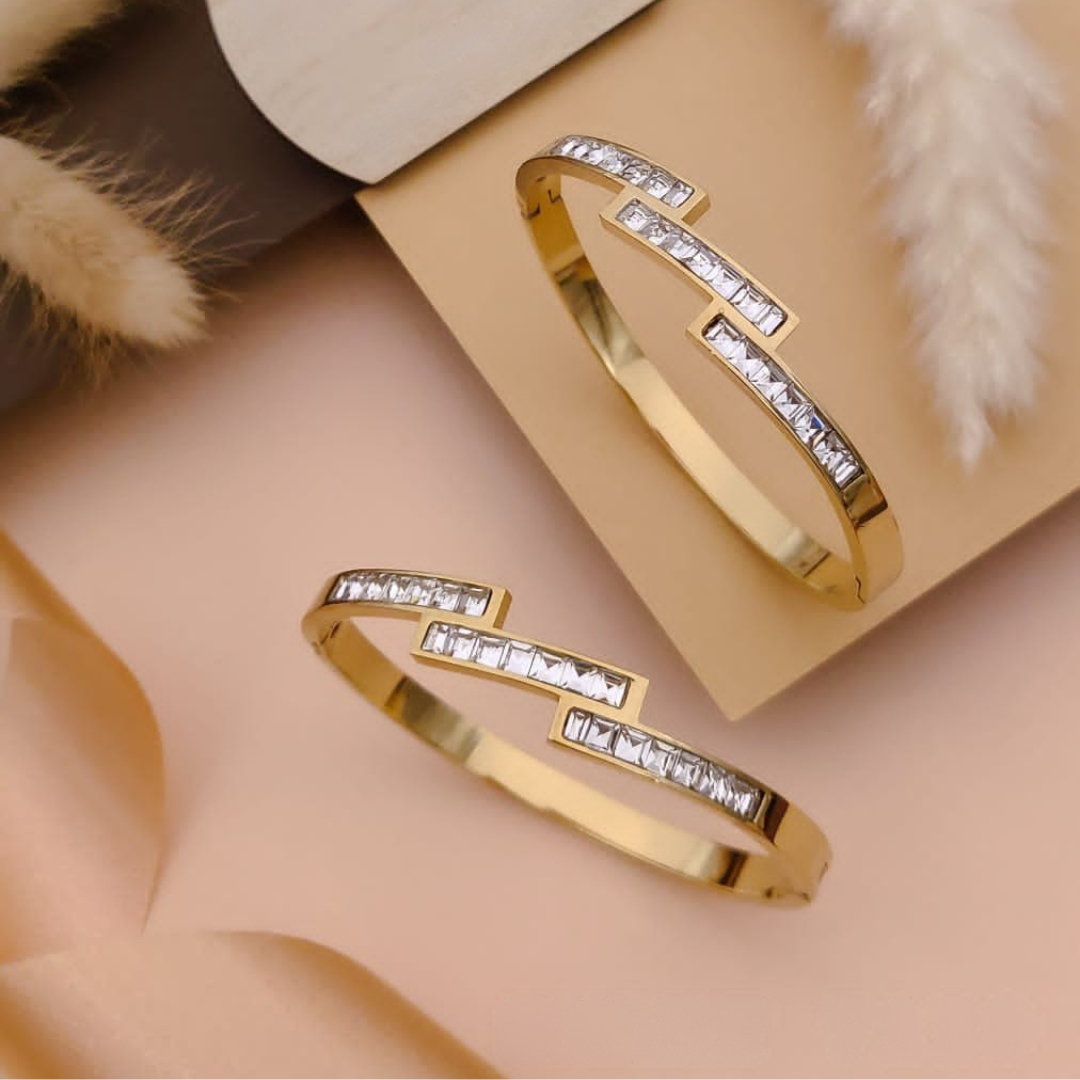 Parallel bar crystal bangle