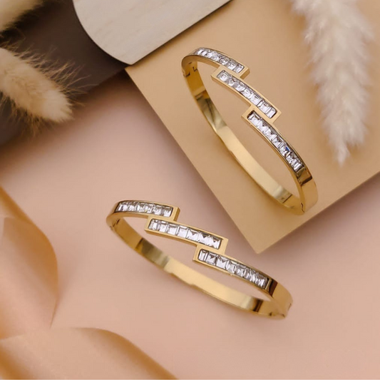 Parallel bar crystal bangle
