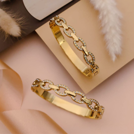 Linked oval chain-style bangle with crystals Bangle