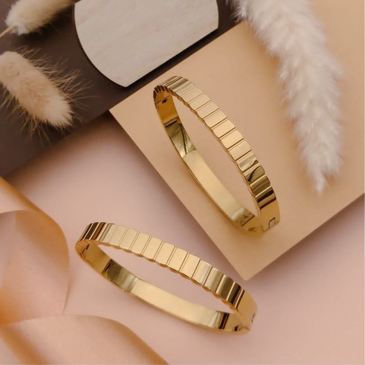 Amara Gleam Bangle