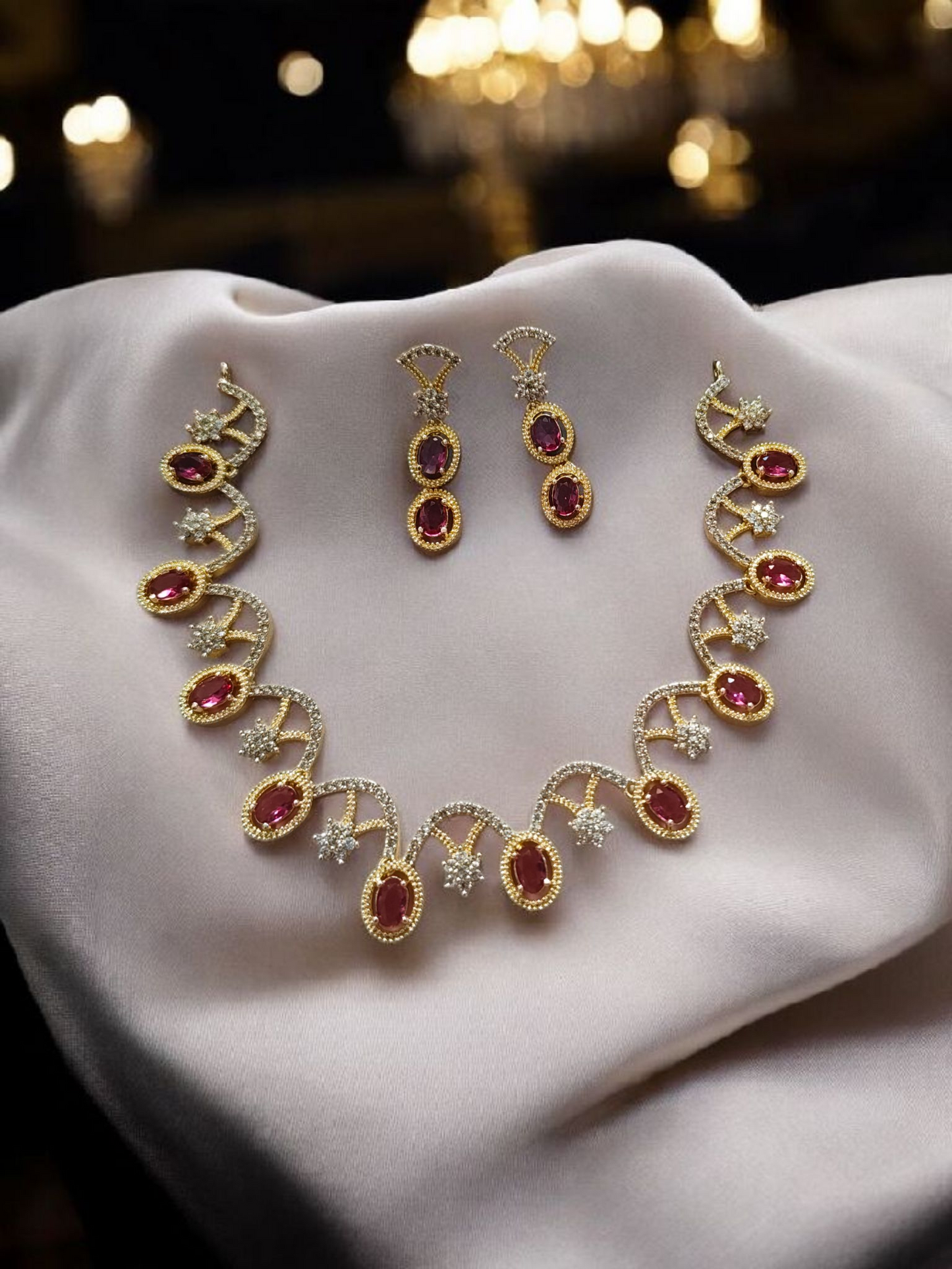 Queen’s Aura Necklace Set